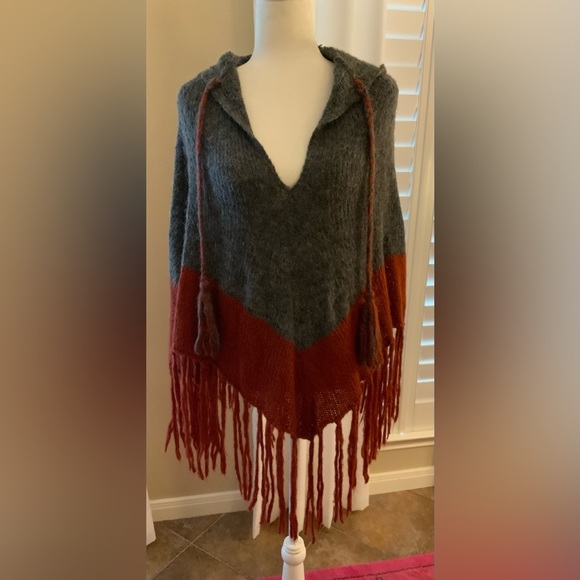 H&M Jackets & Blazers - A&M One Size Fits All Hooded Poncho